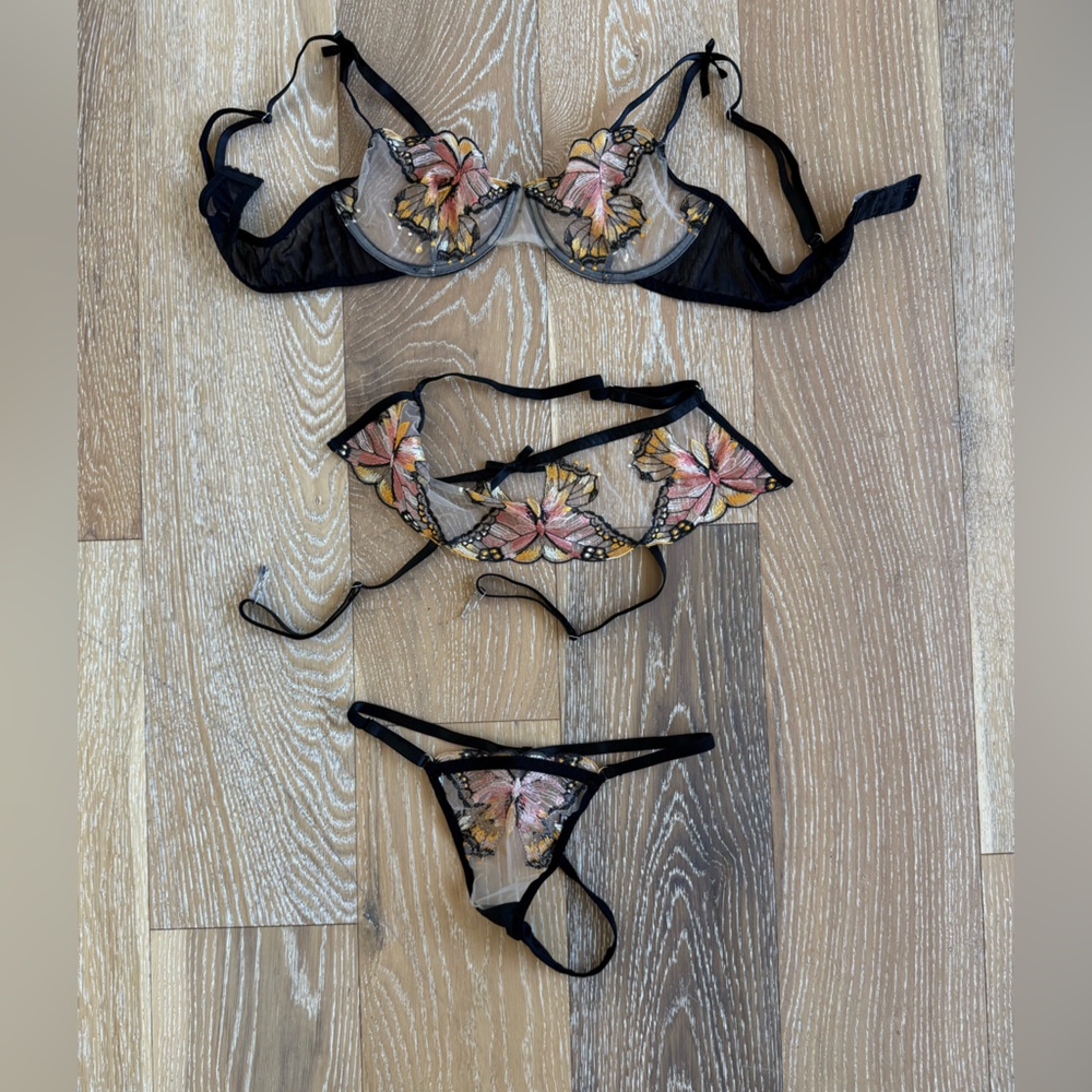 Lingerie set, headband and bow - Picture 2 of 4